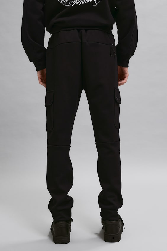HM Joggpants aus Scuba in Slim Fit Begrenzt auf 3 Tage