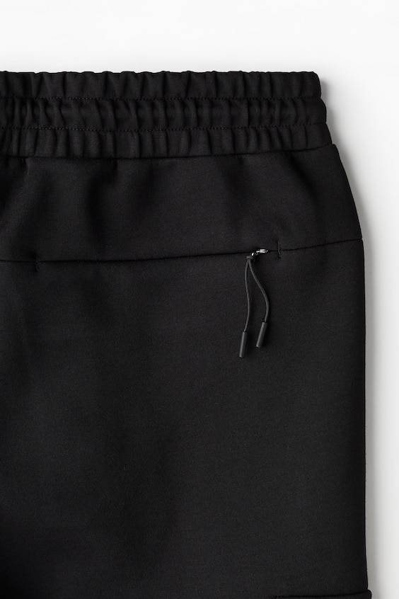 HM Joggpants aus Scuba in Slim Fit Begrenzt auf 3 Tage