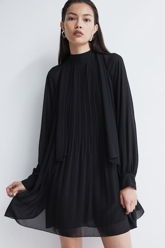 HM Plissiertes Kleid mit Bindekragen Begrenzte Freigabe