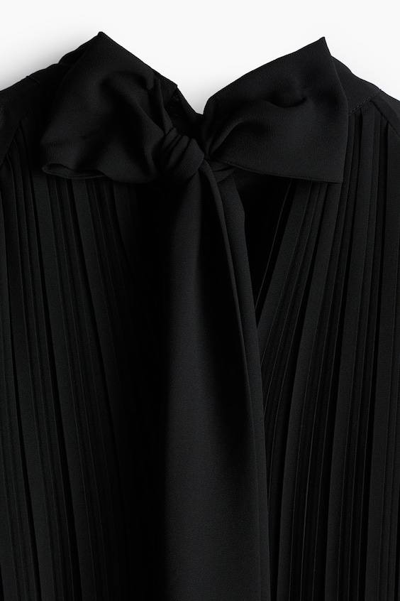 HM Plissiertes Kleid mit Bindekragen Begrenzte Freigabe