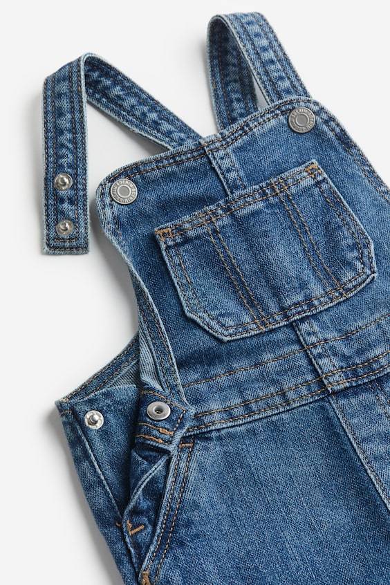 HM Latzhose aus Denim Letzter Tag