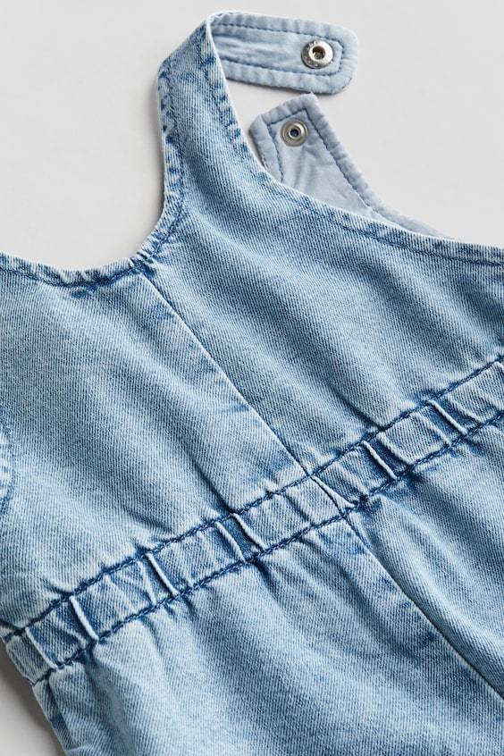 HM Latzhose aus Denim 50% Rabatt mit kostenlosem Versand