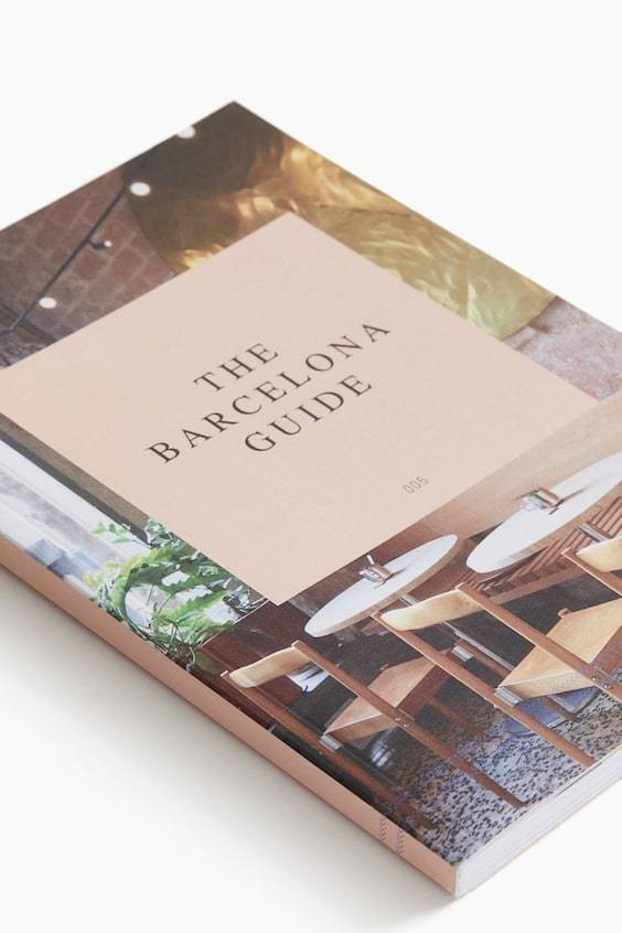 HM Petite Passport Travel Guide Online