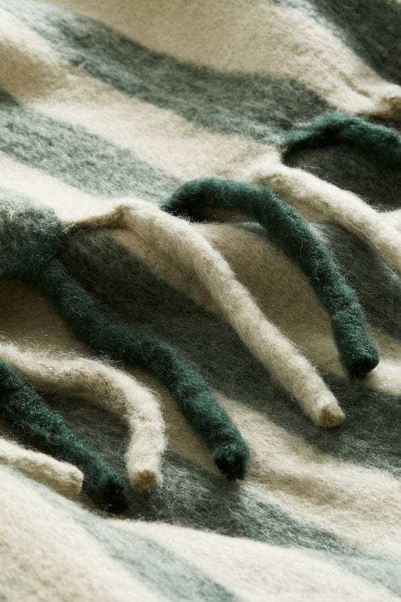 HM Patterned wool-blend blanket Auslauf