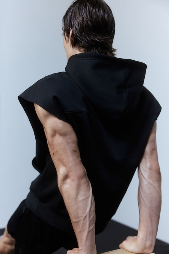 HM Ärmelloser Sport-Hoodie in Loose Fit Exklusive Angebote