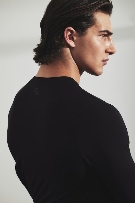 HM Muscle Fit sports top in DryMove™ Hotsell