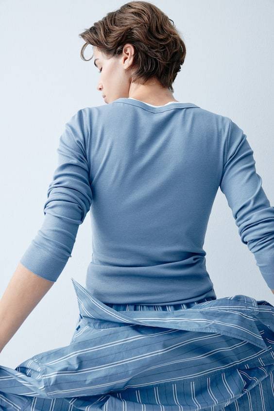 HM Geripptes Shirt aus Modalmix Bis zu 50% Rabatt