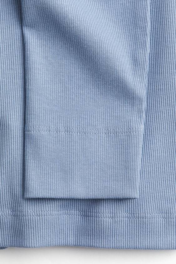 HM Geripptes Shirt aus Modalmix Bis zu 50% Rabatt