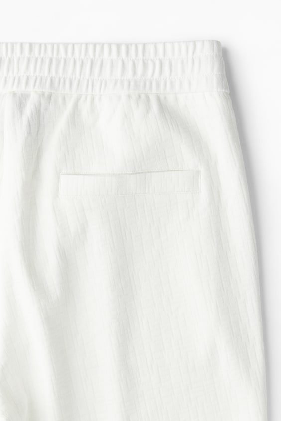 HM Strukturierte Hose im Slim Fit Jubiläumsangebot