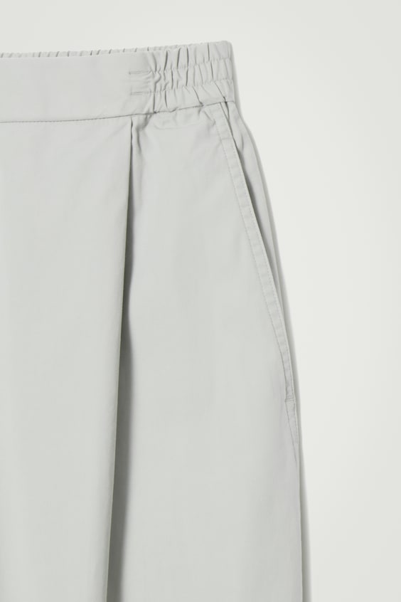 HM HOSE MIT WEITEM BEIN UND ELASTISCHEM BUND Wochenangebot