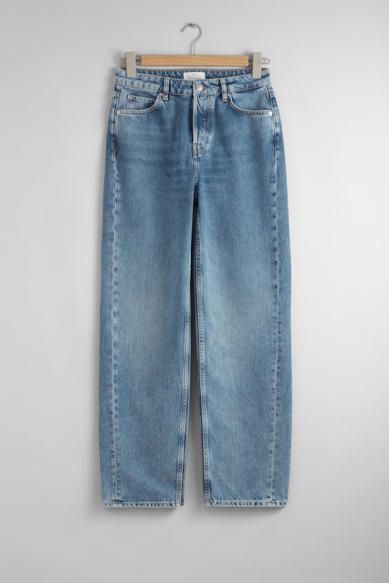 HM Lockere, schmal zulaufende Jeans Letzte 3 Tage