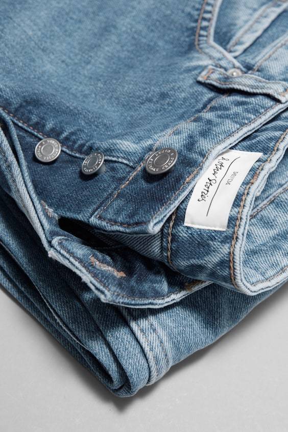 HM Lockere, schmal zulaufende Jeans Letzte 3 Tage