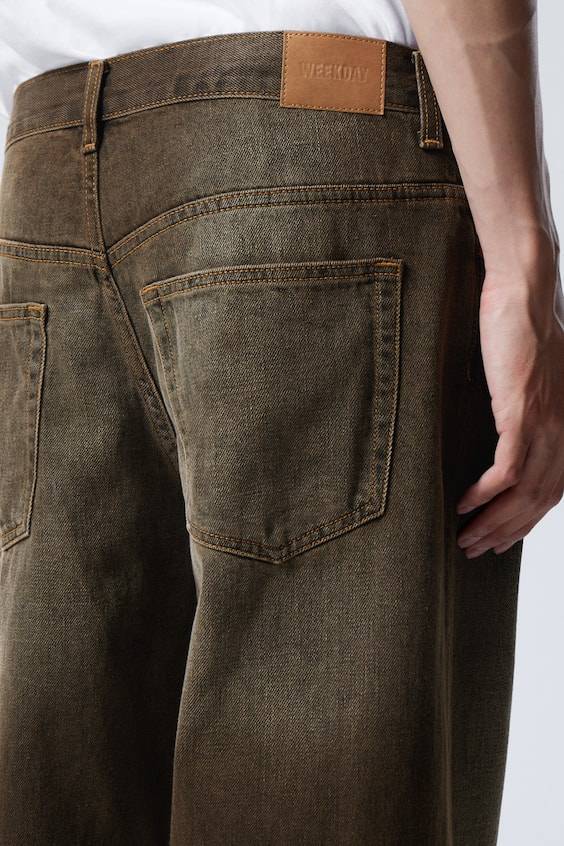 HM Lockere Jeans Sphere mit tief sitzendem Bund Exklusivangebot