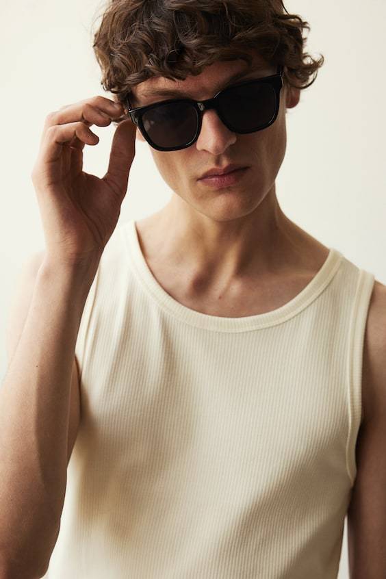 HM Geripptes Tanktop in Slim Fit VIP-Rabatte