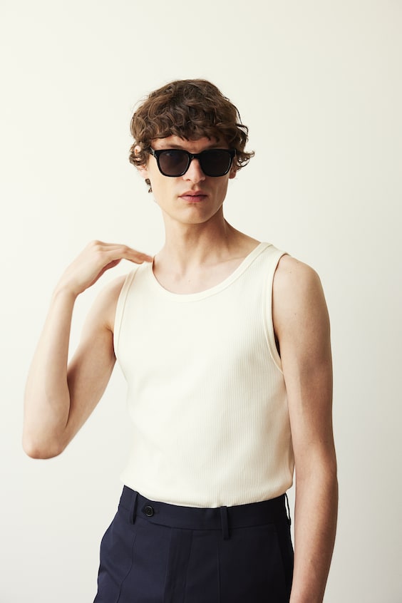 HM Geripptes Tanktop in Slim Fit VIP-Rabatte