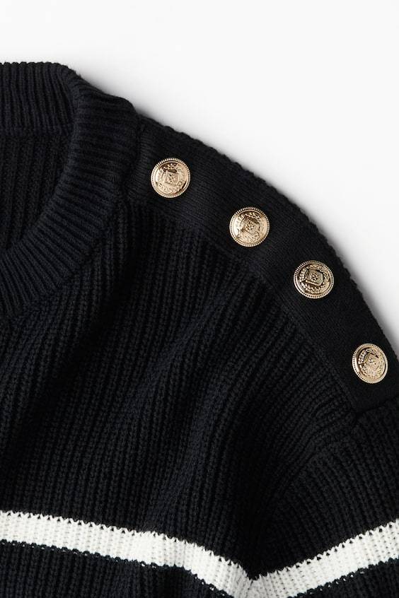 HM Pullover mit Zierknöpfen Preisnachlass