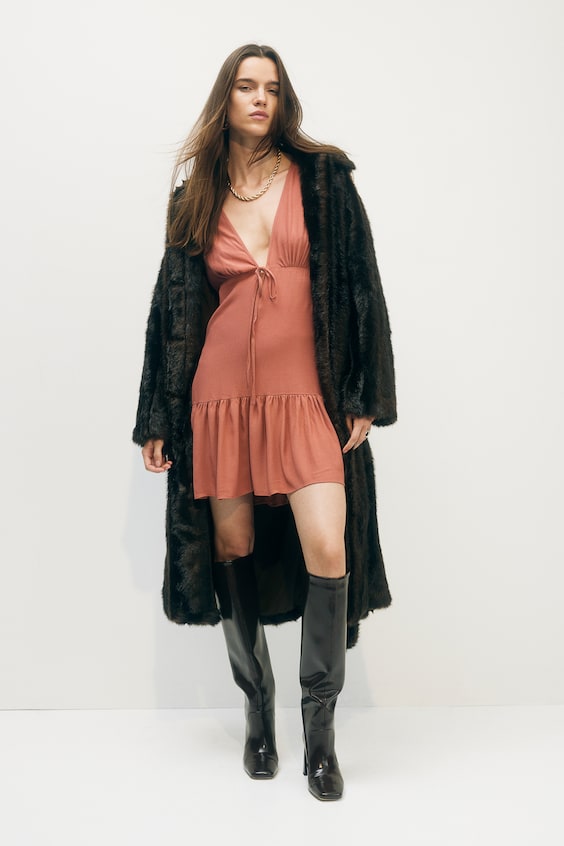HM Kleid mit V-Ausschnitt Black Friday