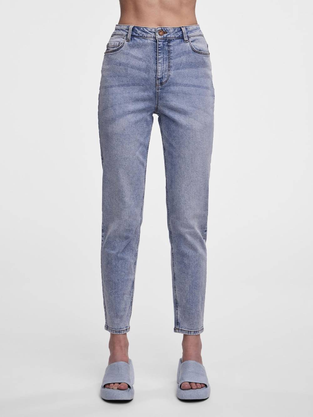 PIECES Tapered Jeans 'Kesia' in Light Blue Hotsell