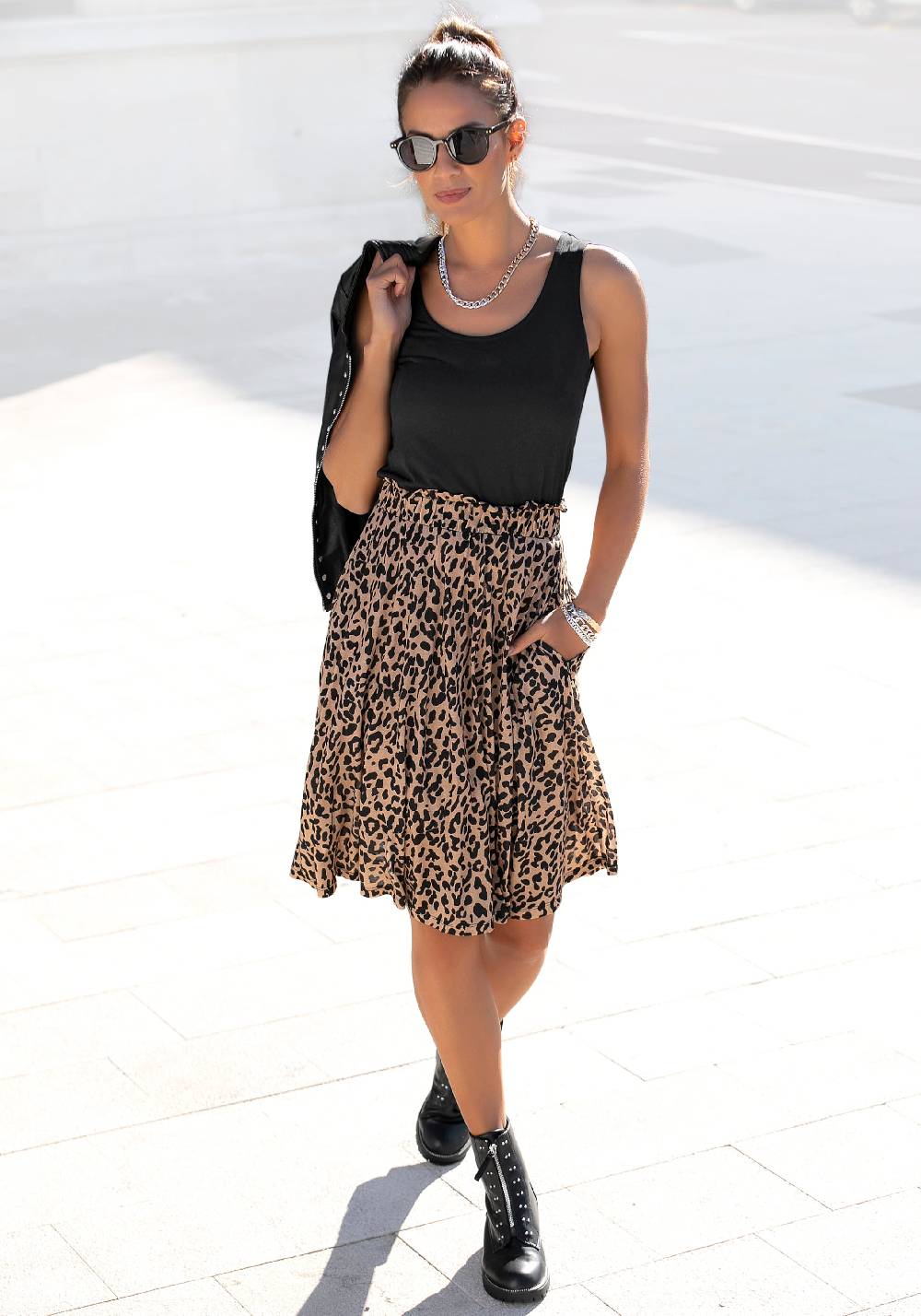 BUFFALO Dress in Light Brown, Black Rabatt