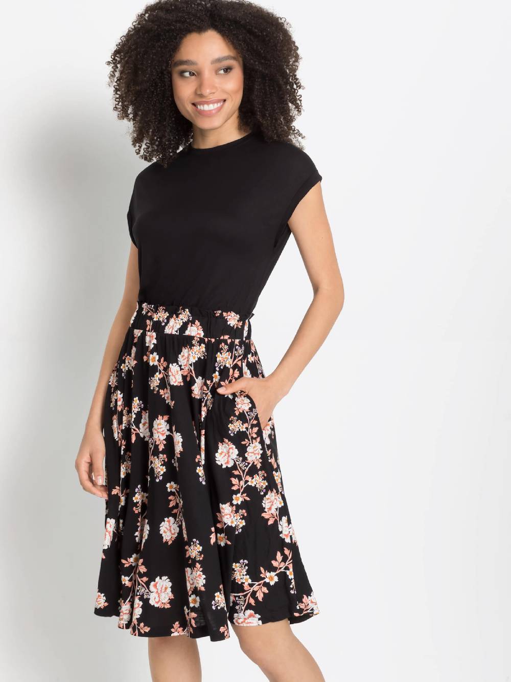 LASCANA Dress in Black Versandkostenfrei