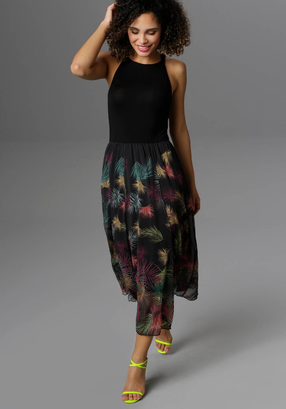 Aniston SELECTED Summer Dress in Black Große Rabatte