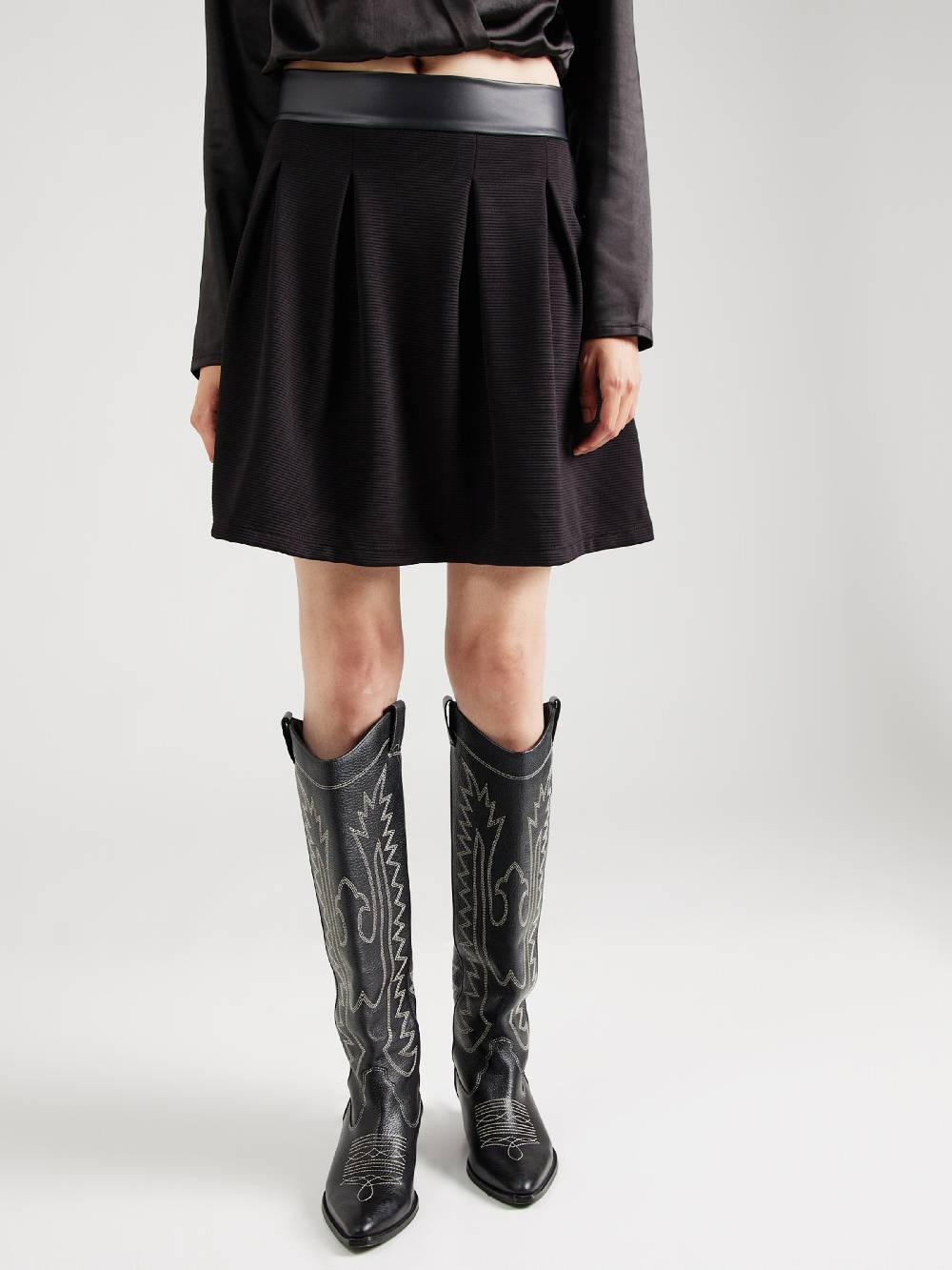 ABOUT YOU Skirt 'Letizia' in Black Sonderangebot