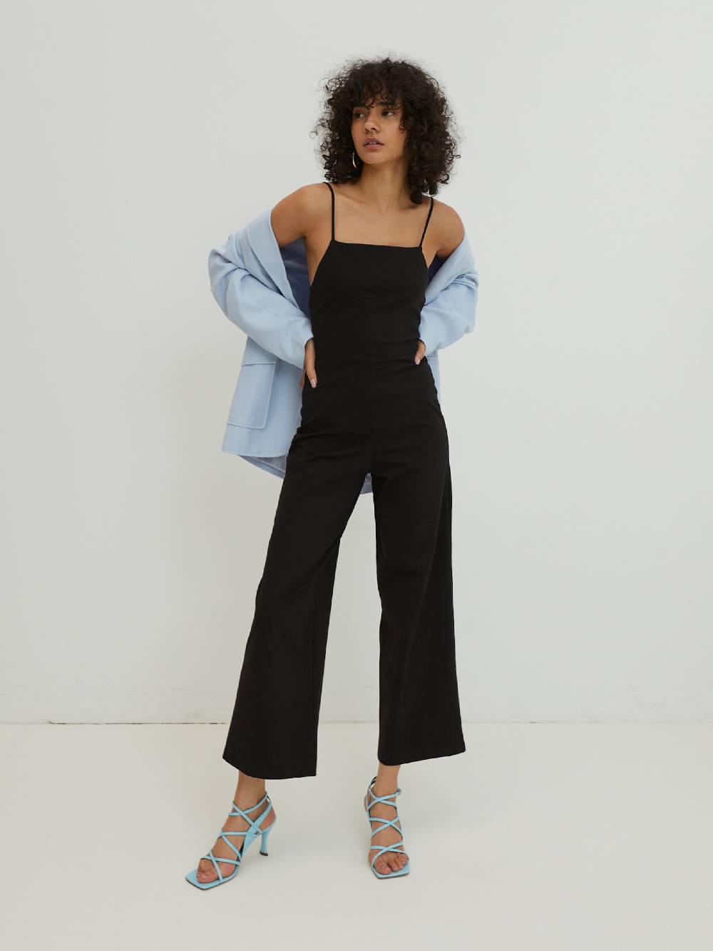 EDITED Jumpsuit 'Noor' in Black Exklusivangebot