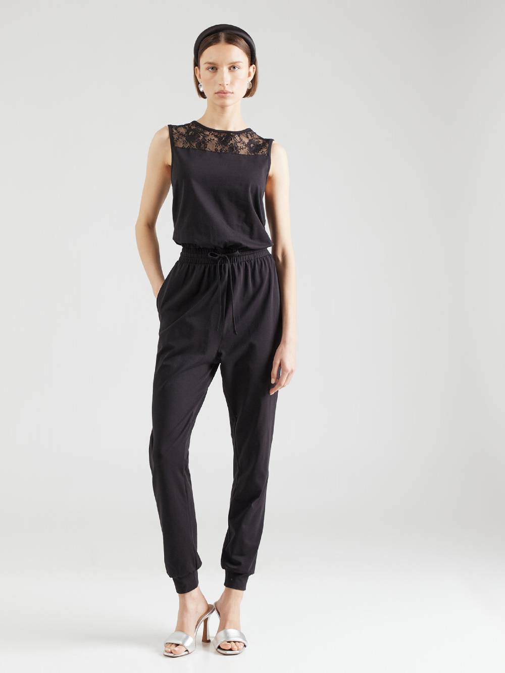 ABOUT YOU Jumpsuit 'Saskia' in Black Exklusive Angebote