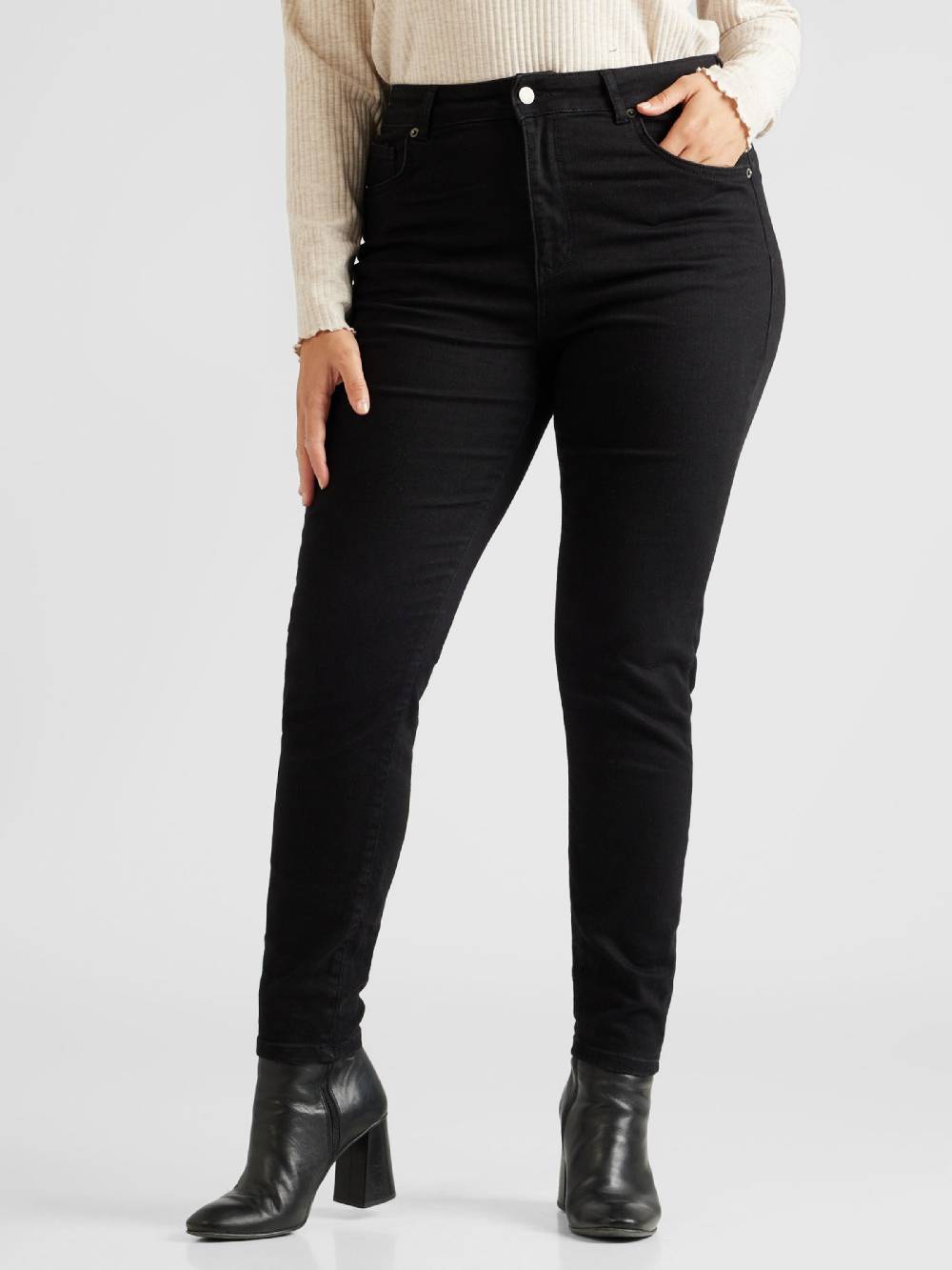 ABOUT YOU Curvy Skinny Jeans 'Helena' in Black Denim Neuheiten