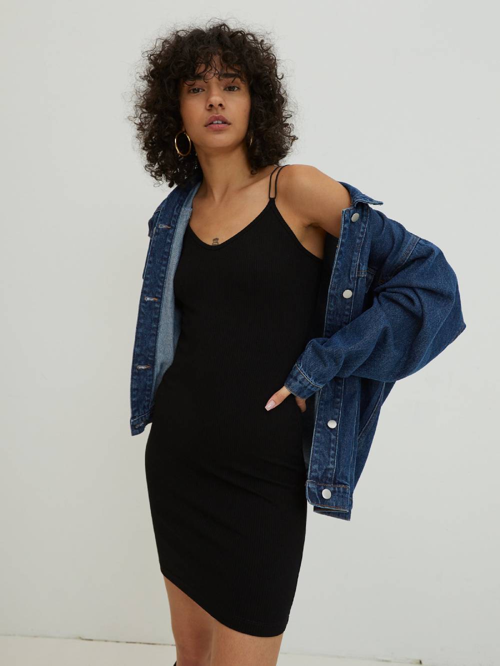 EDITED Dress 'Sloane' in Black Begrenzt auf 3 Tage