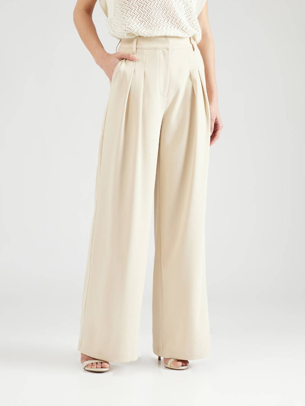ABOUT YOU x Iconic by Tatiana Kucharova Loose fit Pleat-Front Pants 'Mathilda' in Cream 50% Rabatt für begrenzte Zeit