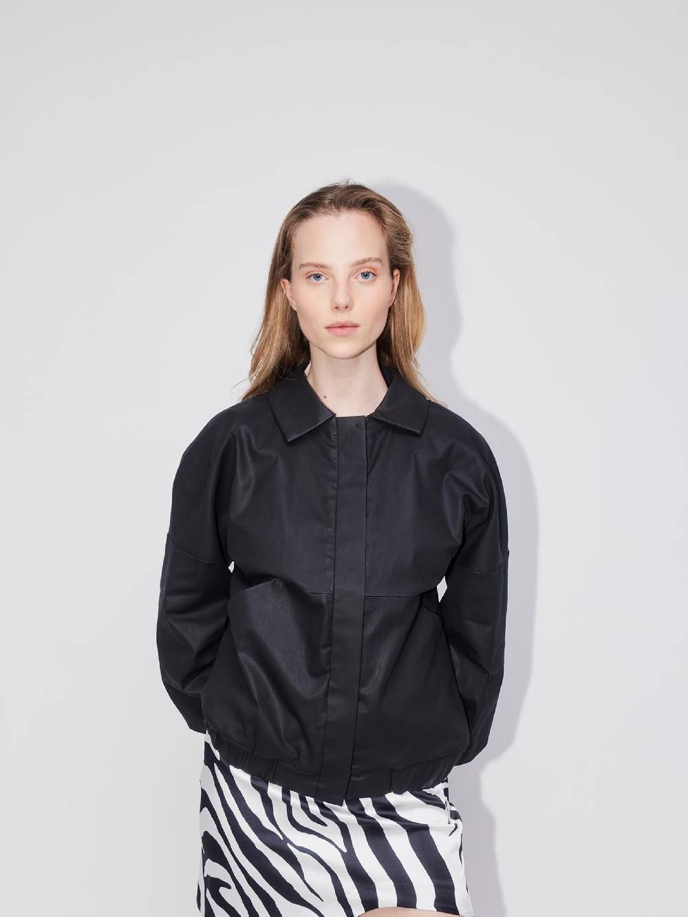 Wiederbelebt Between-Season Jacket 'MILA' in Black Letzte 2 Tage