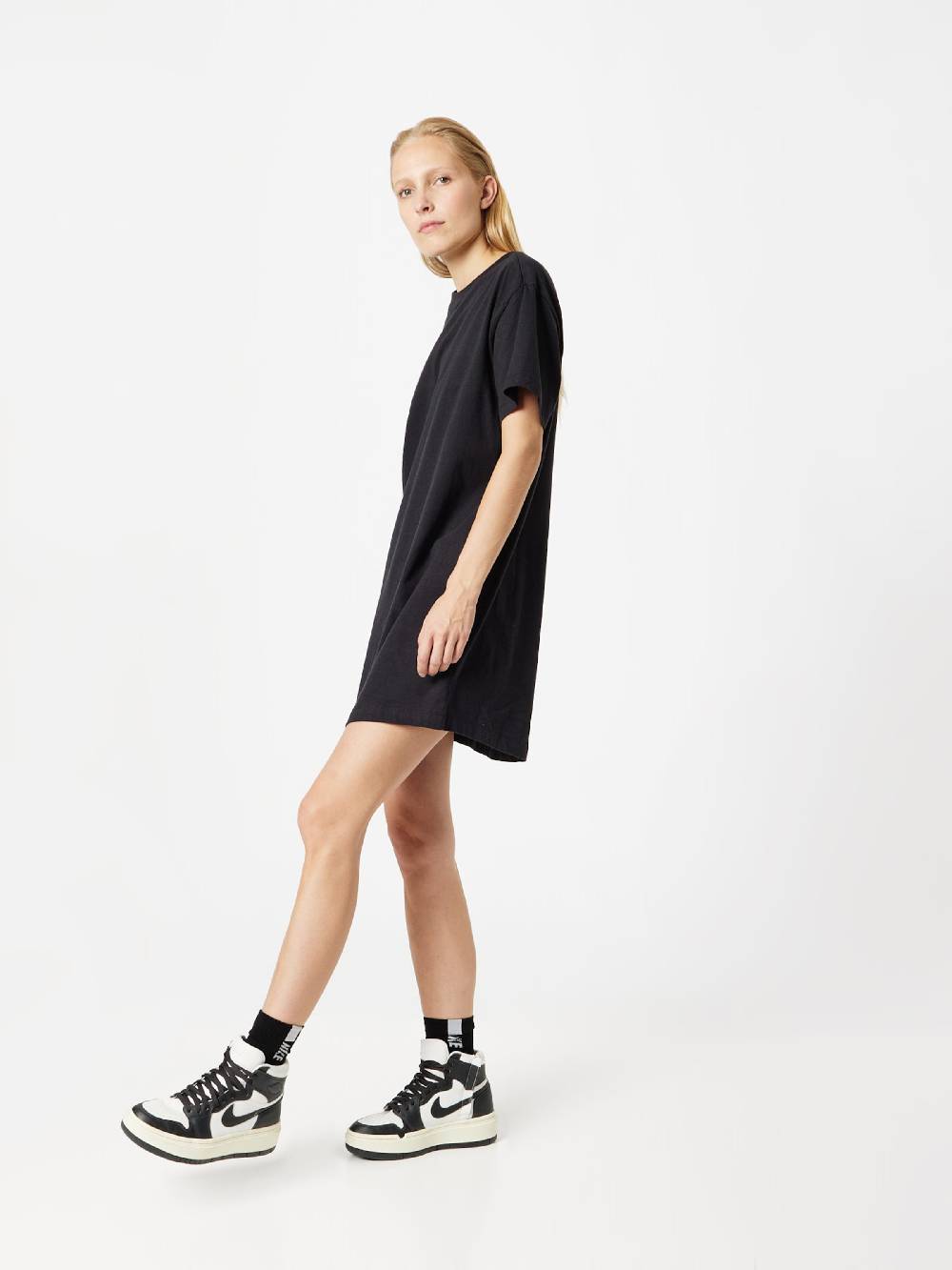 Nike Sportswear Dress 'Essential' in Black Cyber Monday