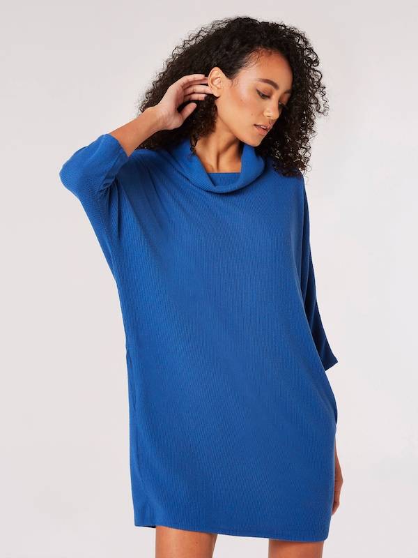 Apricot Knitted dress in Dark Blue Vierteljährliche Förderung