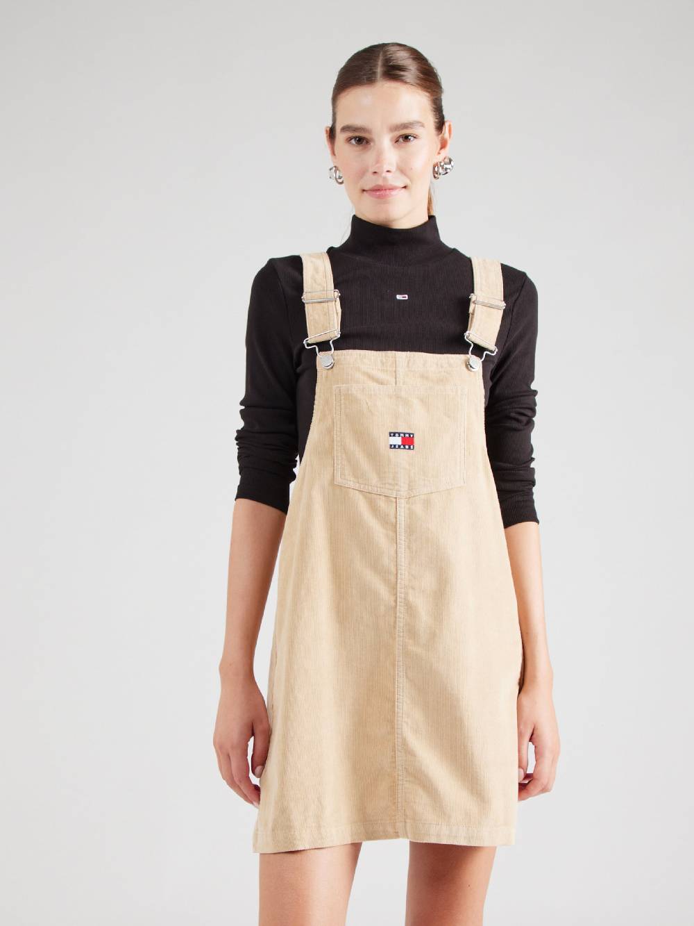 Tommy Jeans Overall Skirt in Sand 50% Rabatt mit kostenlosem Versand