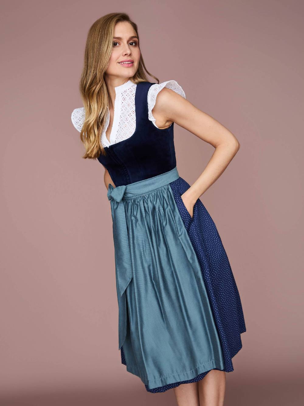 Limberry Weiße Dirndlbluse mit Flügelarm - NANE Fabrikladen