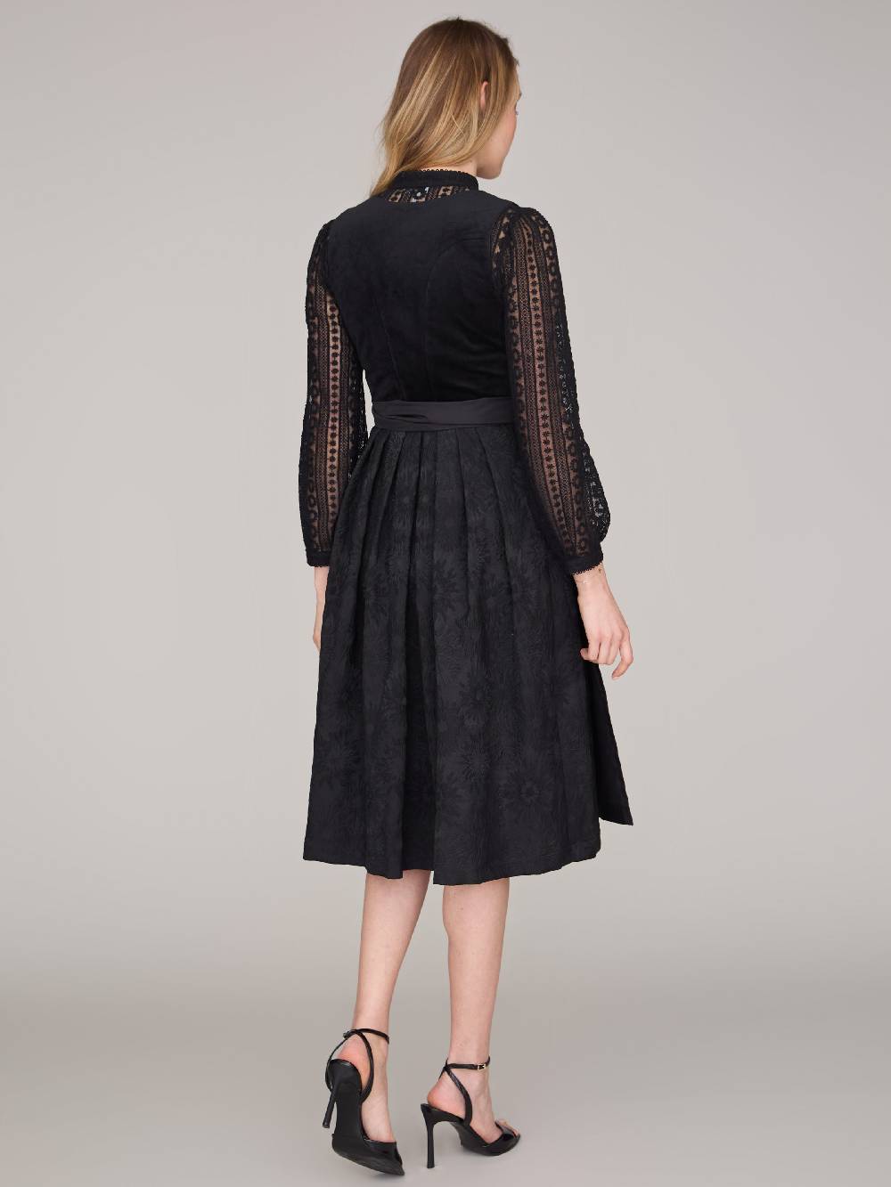 Limberry Schwarzes Dirndl mit Knöpfen - GEORGINA ANTIQUE BLACK Im Verkauf