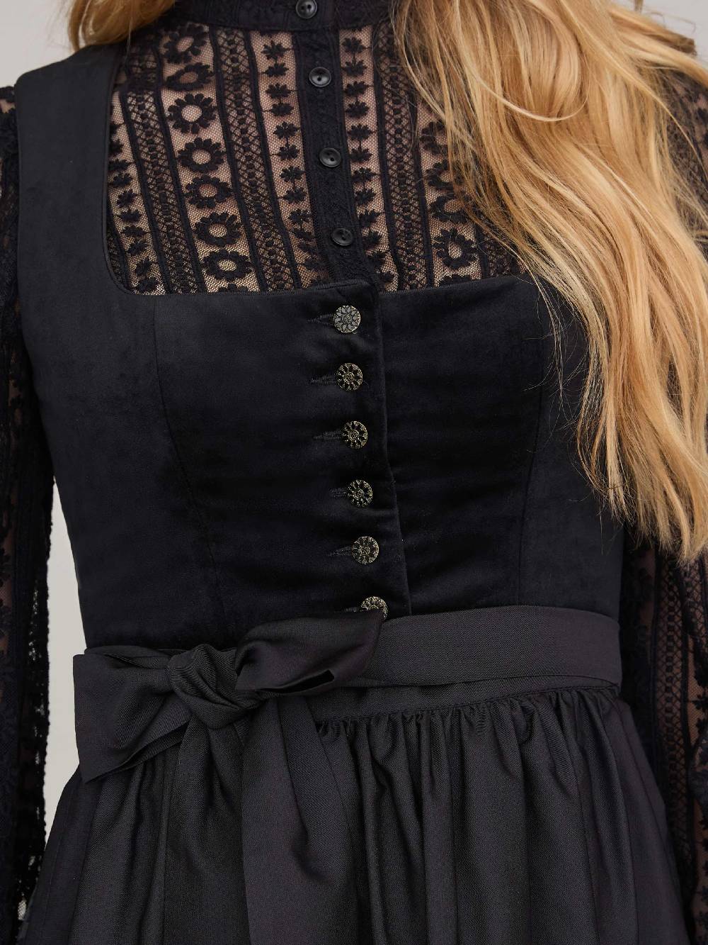 Limberry Schwarzes Dirndl mit Knöpfen - GEORGINA ANTIQUE BLACK Im Verkauf