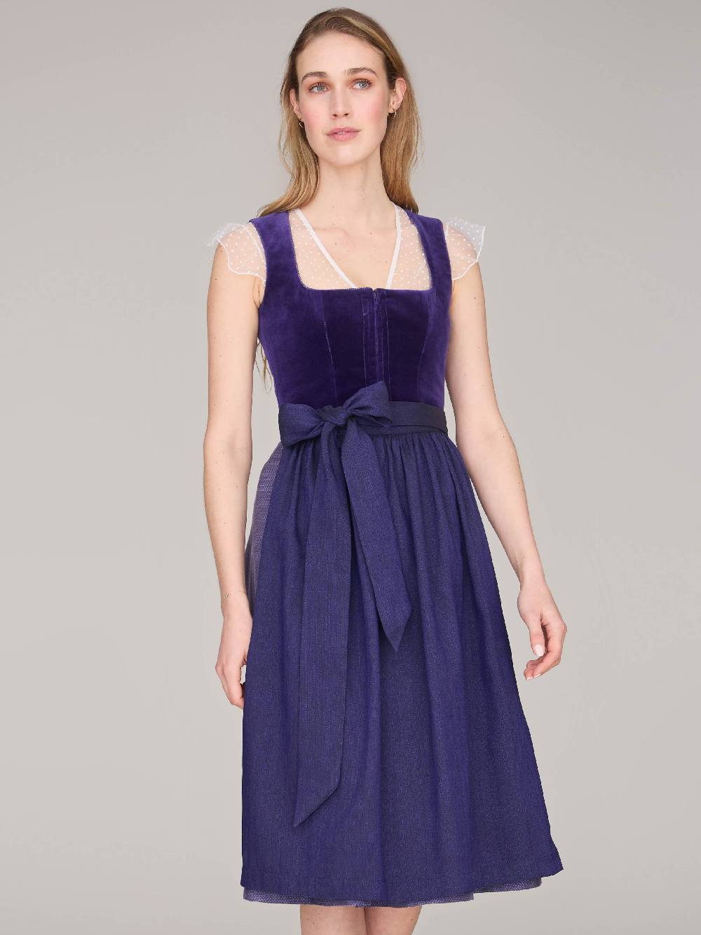 Limberry Weiße Dirndlbluse aus Tüll mit Flügelarm - MARIE im Angebot