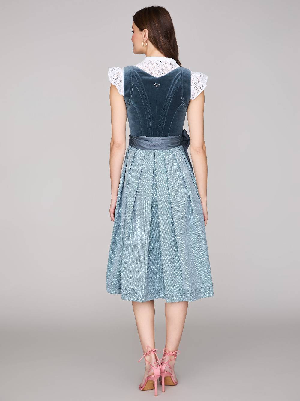 Limberry Blaues Samtdirndl mit Schnursteppung - NELLIE VELVET CLOUD Limitierter Zeitrabatt