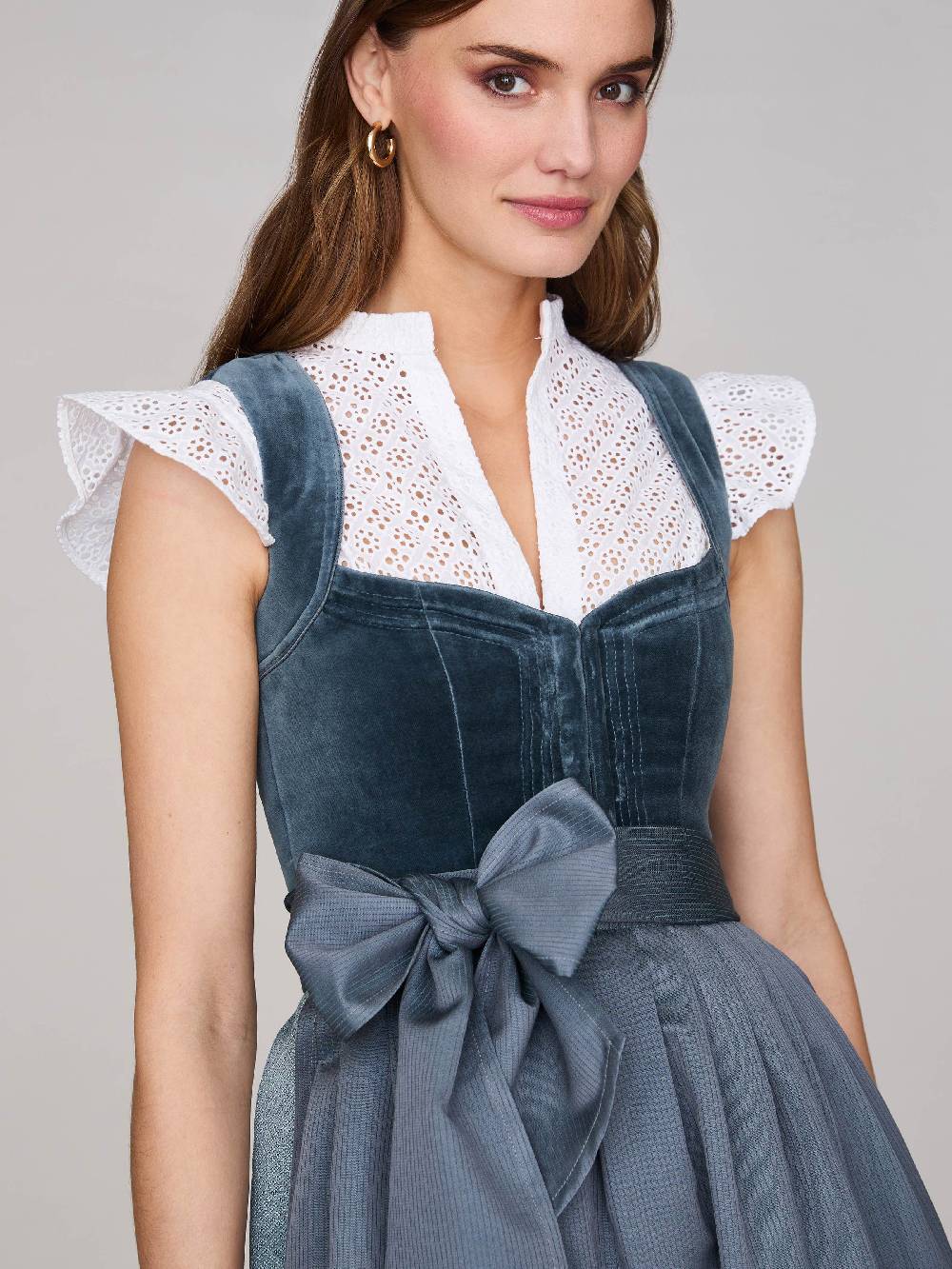 Limberry Blaues Samtdirndl mit Schnursteppung - NELLIE VELVET CLOUD Limitierter Zeitrabatt
