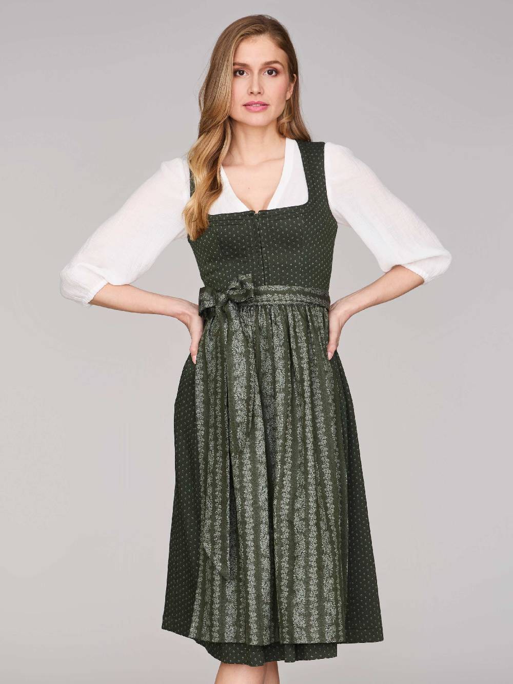 Limberry Dunkelgrünes Dirndl mit Streublumenmuster - VERA PINE FLOWER Top Angebot