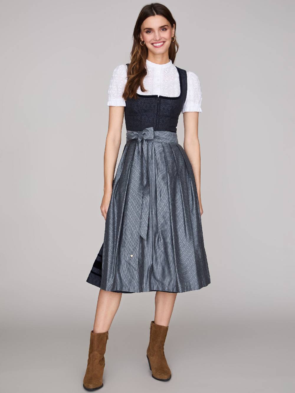 Limberry Dunkelblaues Dirndl mit Ornament-Muster - FRANZI Neueste Stile