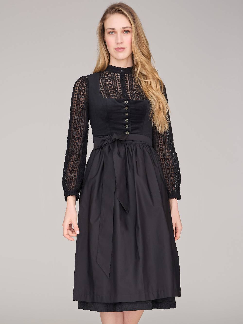 Limberry Schwarze Dirndlbluse mit weiten Ärmeln - ALMA Fabrikpreis