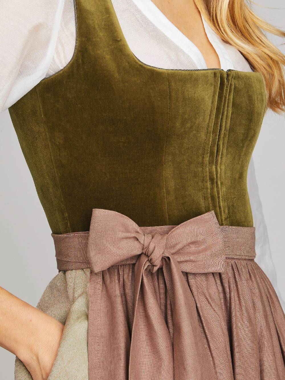 Limberry Olivgrünes Dirndl mit Samt-Mieder - DELILAH OLIVE Kauf eins, bekomm eins gratis