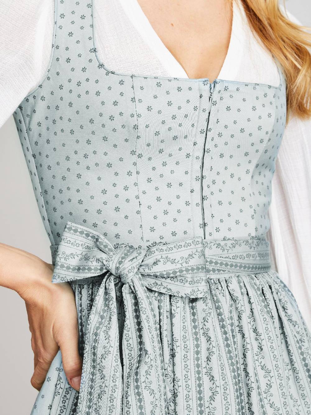 Limberry Hellblaues Waschdirndl mit Streublumen - OPHELIA SAGE GREEN Sonderangebote