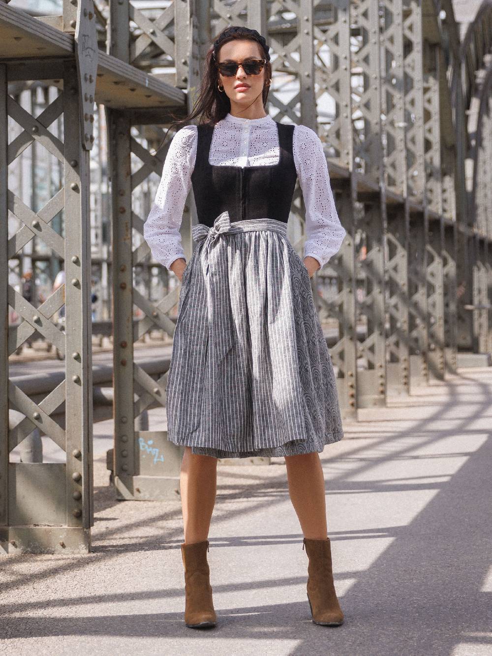 Limberry Schwarzes Dirndl mit Samt-Mieder - KIRA MONACO Limitierter Zeitrabatt