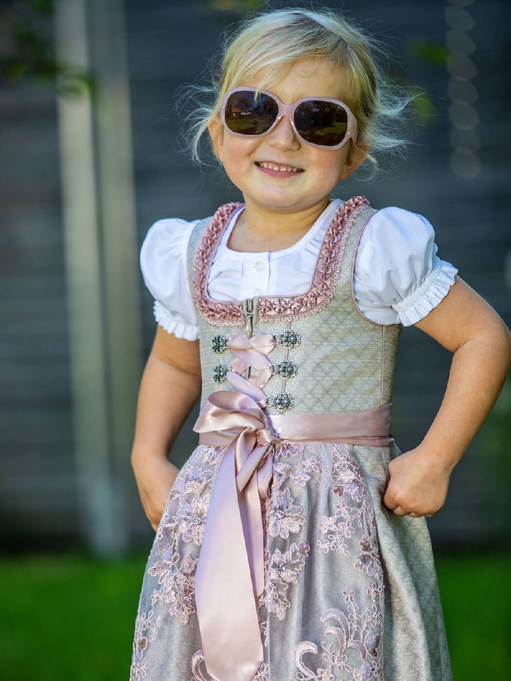 Limberry Zauberhaftes Kinderdirndl in Champagner - MANANDA CHAMPAGNER Fabrikladen