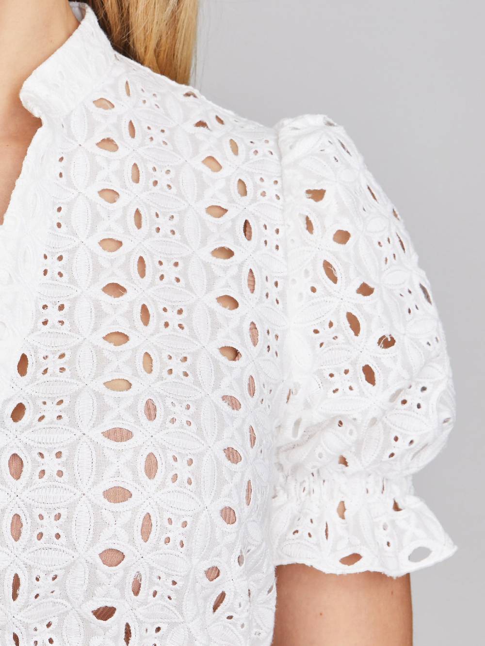Limberry Weiße Dirndlbluse mit kurzen Ärmeln - ALEXA Wochenangebot