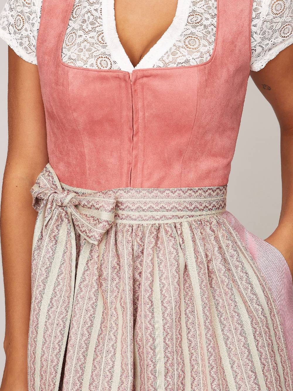 Limberry Weiße Dirndlbluse mit Blumen-Kreis-Spitze - KRISTINA Letzte 2 Tage